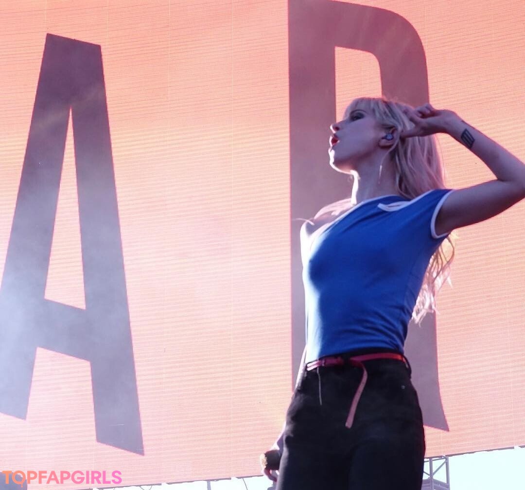 黒髪の熟女オンリーファンズ アダルト 画像