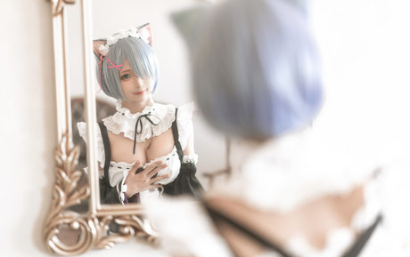 ぽっちゃりブルネットオンリーファンズ セクシーヌード 写真