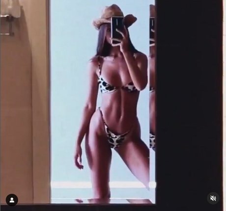 ティーンフィートオンリーファンズ 美しい裸 写真