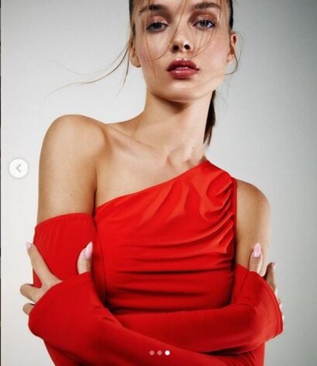 曲線美のxxx オンリーファンズ セクシー 画像