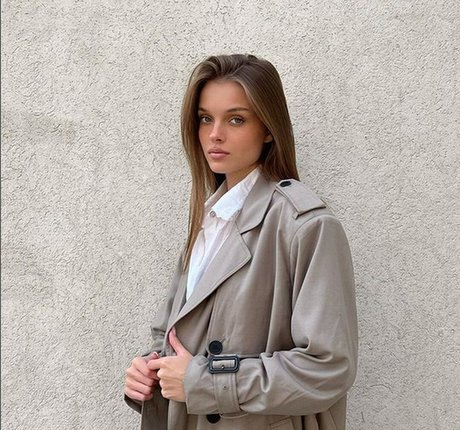 ミラーセルフィーオンリーファンズ ホット裸 画像