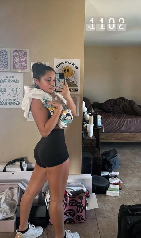 小さなおっぱいオンリーファンズ ホットセクシー 写真