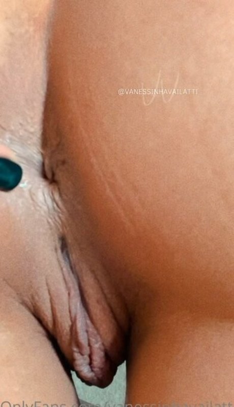 成熟した毛深い猫オンリーファンズ セクシー裸 画像