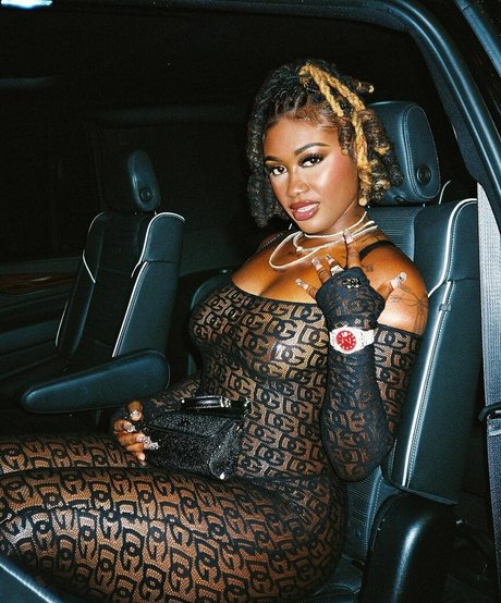 Kaliii アダルトモデル ギャラリー