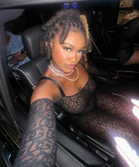 Kaliii セクシーなポルノスター 画像