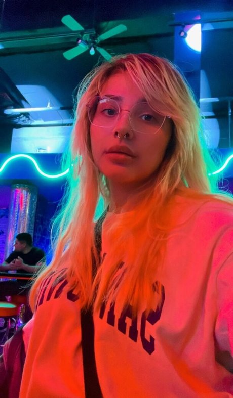 Noodlenom セクシーモデル 写真