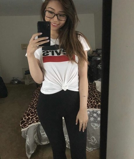 ダウンオンリーファン ポルノグラフィック 写真