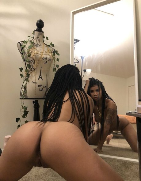 ぽっちゃりティーンオンリーファンズ アート裸 画像