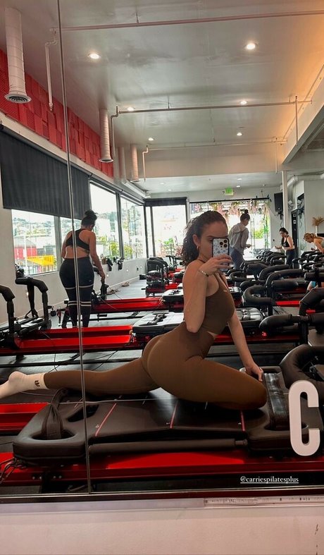 フィットネスアナルオンリーファンズ アート裸 画像