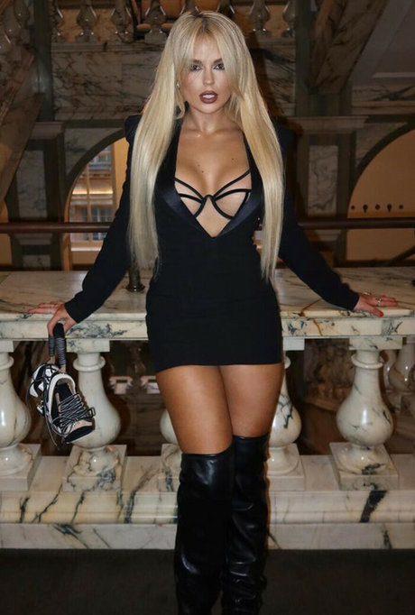 シャワー3P オンリーファンズ ホットセクシー 画像