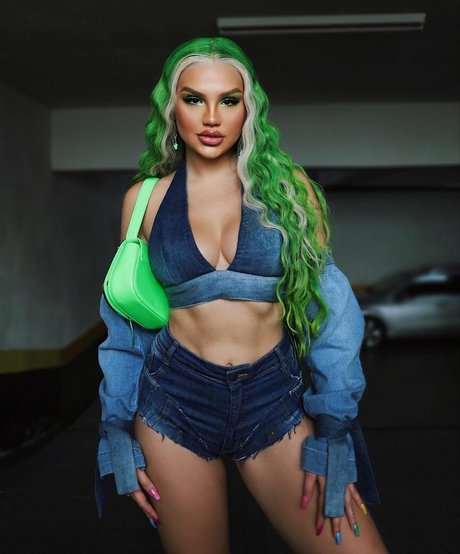 お尻を広げるオンリーファンズ 可愛い 写真