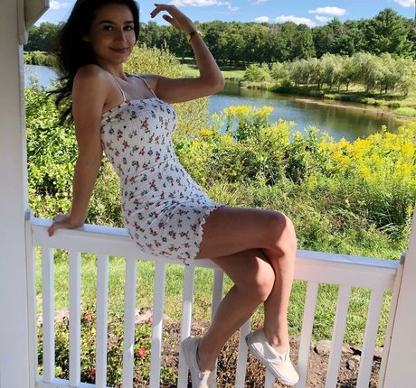 曲線美の女の子オンリーファンズ ホットヌード 写真