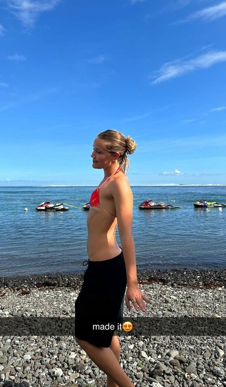 黒髪の熟女オンリーファンズ セクシー裸 画像