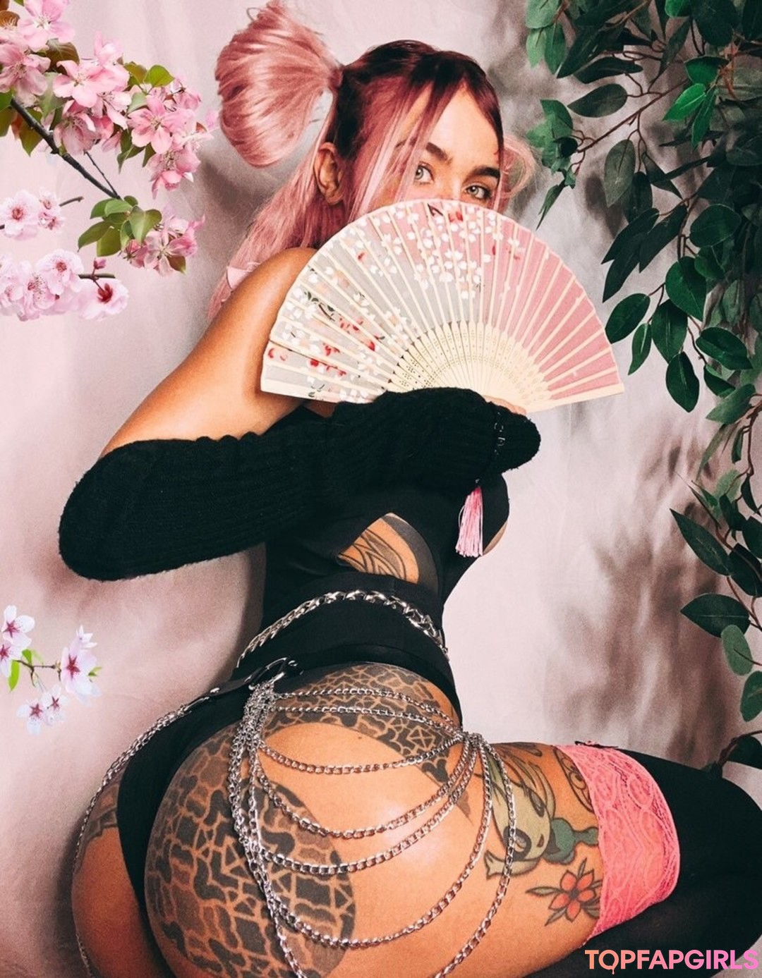 キティ・ウェット・オンリーファンズ 無料ヌード 画像