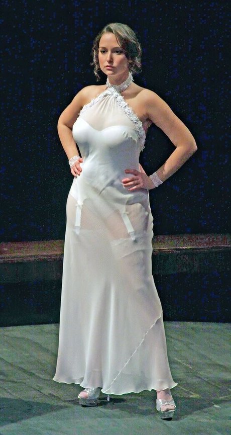 Milana Vayntrub 素敵なスター 写真