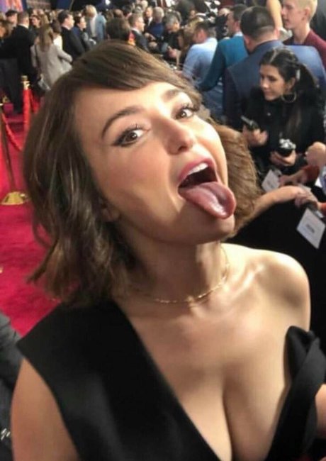 Milana Vayntrub HDスター 画像