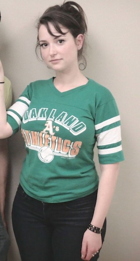 Milana Vayntrub 無料のスター 画像