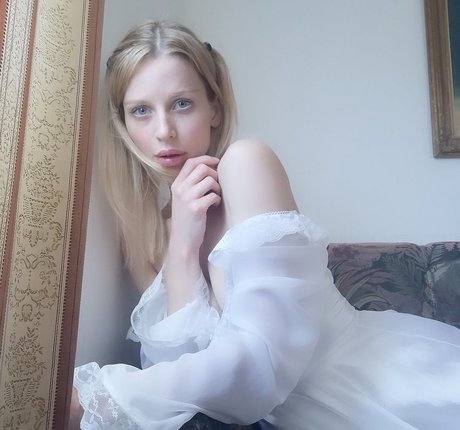 Ellaa91 美しいスター ギャラリー