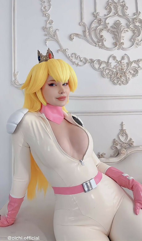 オイルを塗った巨乳オンリーファンズ アートヌード 写真