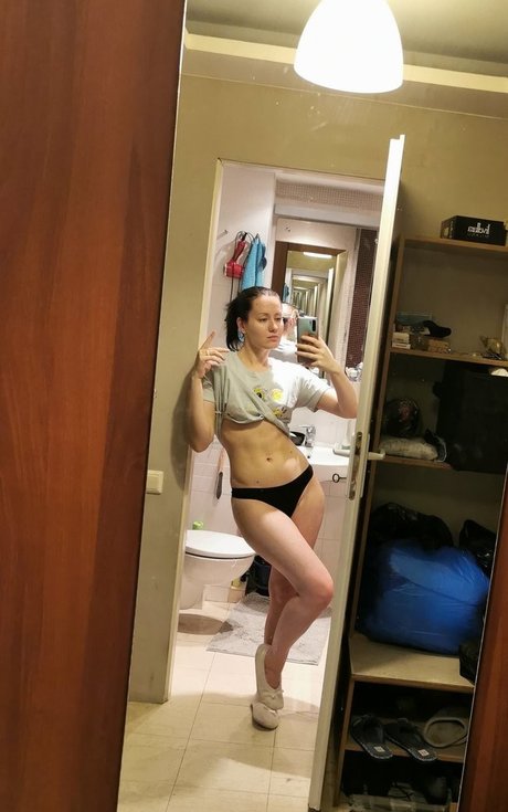 ぽっちゃり妊婦オンリーファンズ セクシー裸 ギャラリー