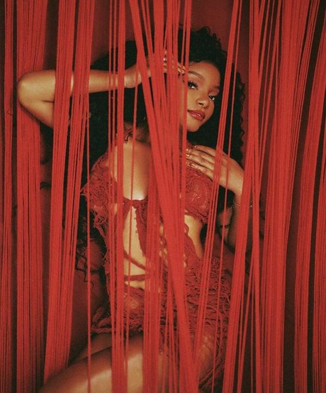 ストリップショー オンリーファンズ 限定 写真