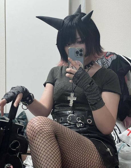 若いティーンのオンリーファンズ ポルノグラフィック 画像