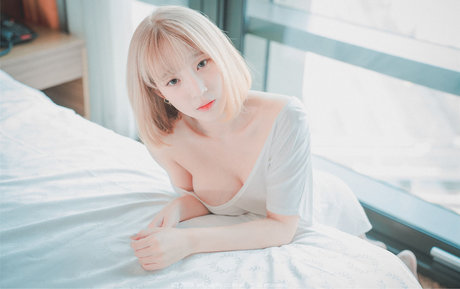 エモヌードオンリーファンズ ホットセックス 画像