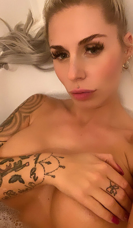 Hotwifey 独占モデル 画像