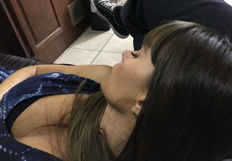 若い黒人女性オンリーファンズ エロ 写真