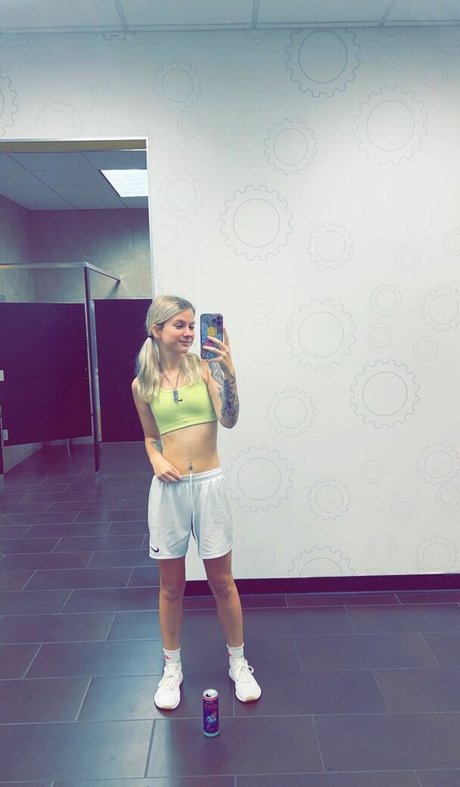 ティーンランジェリーオンリーファンズ アートポルノ 画像