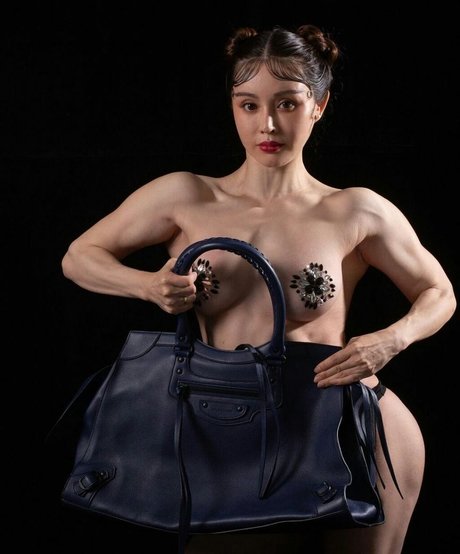 巨乳カップルオンリーファンズ えろた 画像