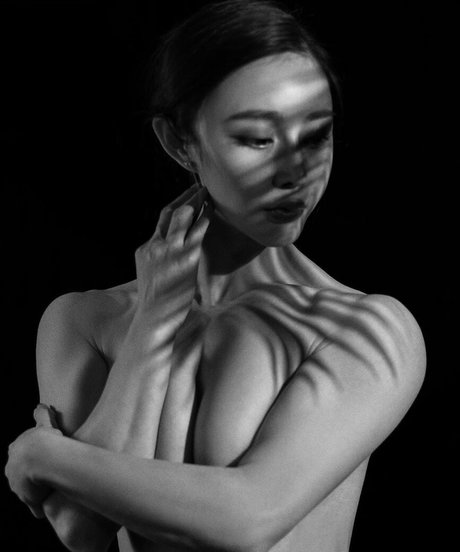 巨乳タトゥーオンリーファンズ ホットヌード 写真