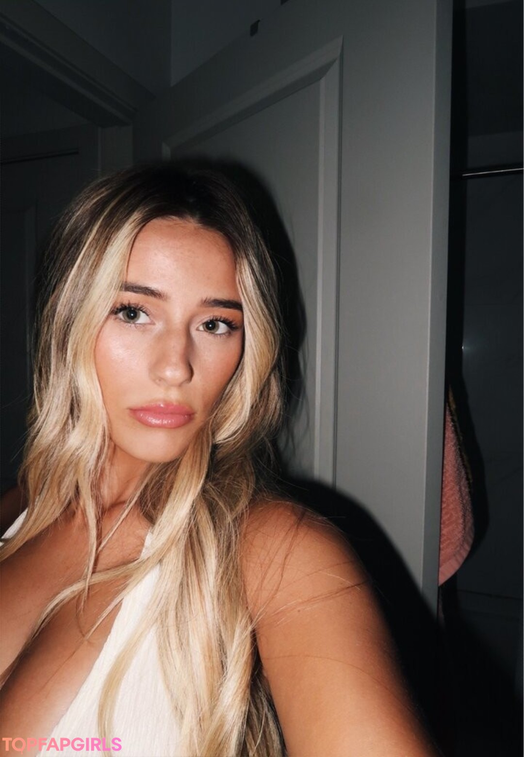 ぽっちゃりブロンドのオンリーファンズ 無料 写真