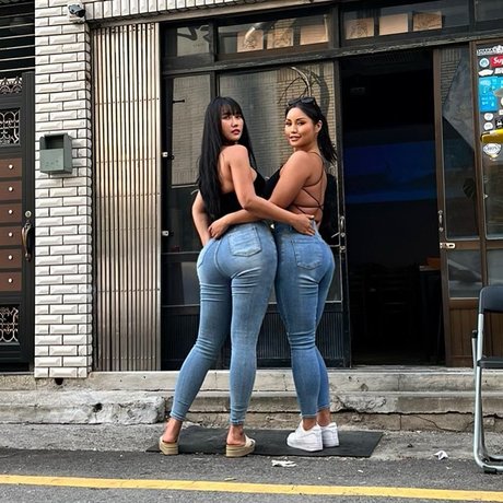 ボディビルダーヌードオンリーファンズ エロチック 画像