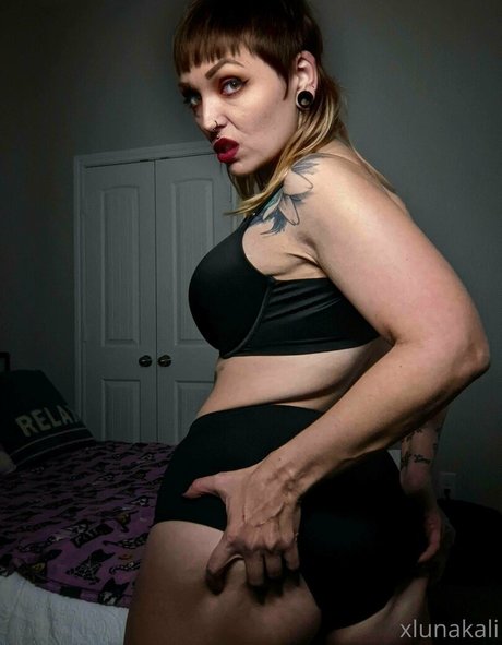 xlunakali ヌードモデル 写真