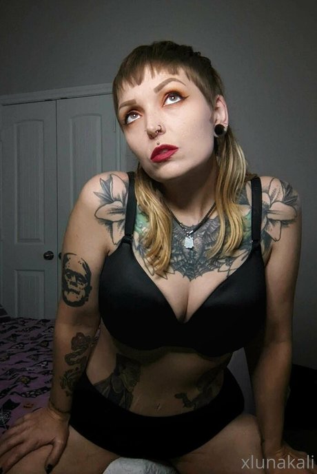 xlunakali ヌードモデル 写真