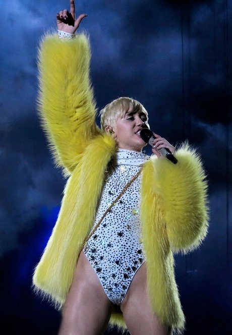 足の動画 オンリーファンズ 無料エロ 画像