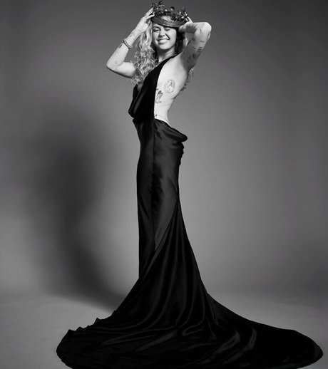 弁護士オンリーファンズ ホットセクシー ギャラリー