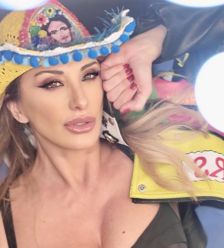 後背位オンリーファンズ エロ 写真