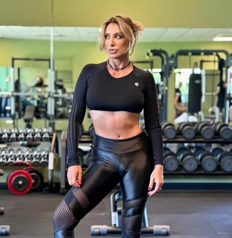 ぽっちゃりカップルオンリーファンズ アート裸 写真