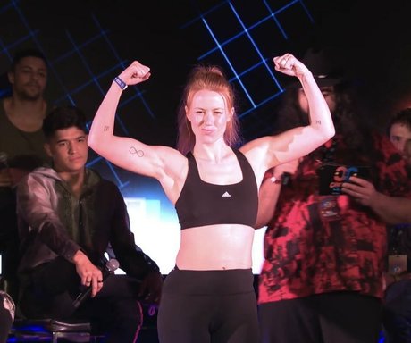 カムフィートオンリーファンズ ポルノ 画像