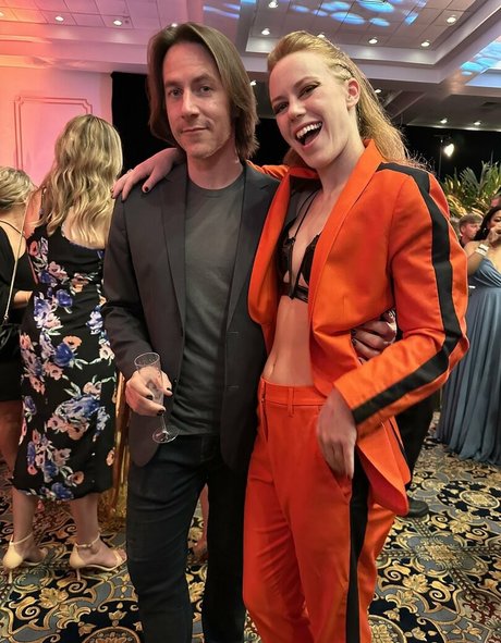 Marisha Ray セクシーなポルノスター 画像