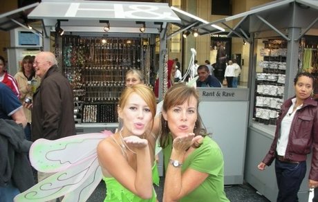 アジア人ニューハーフオンリーファンズ アダルト 写真