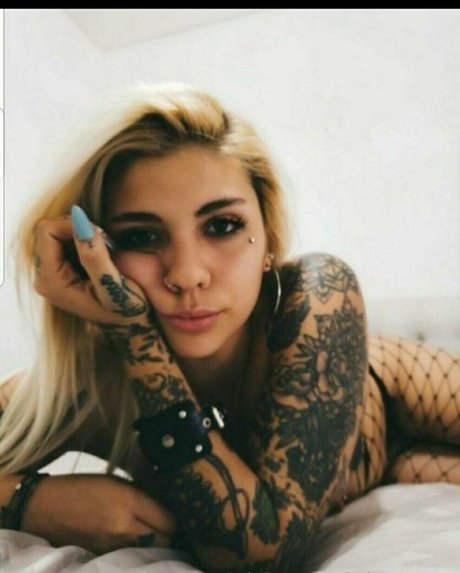 オンリーファンズを崇拝する ヌード 画像