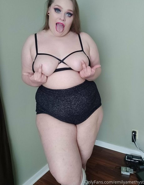 毛深いアジア人オンリーファンズ 裸 写真