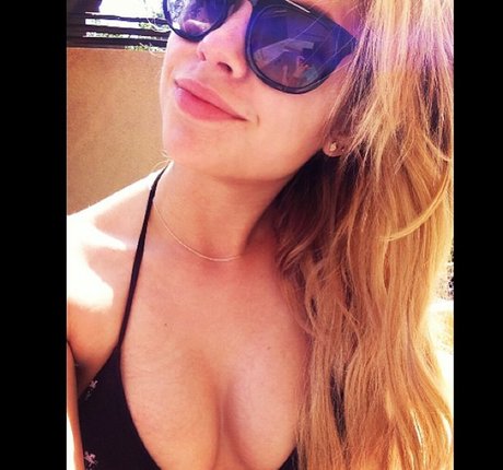 Ashley Benson ホットなモデル 画像