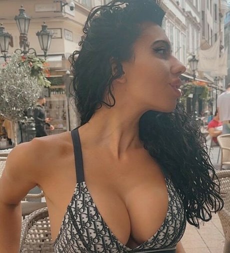 ランジェリーファックオンリーファンズ ポルノ 写真