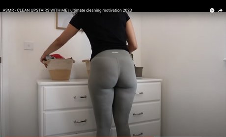 エモな痴女オンリーファンズ セクシー裸 写真