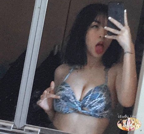 Minhas Edit ポルノモデル 画像