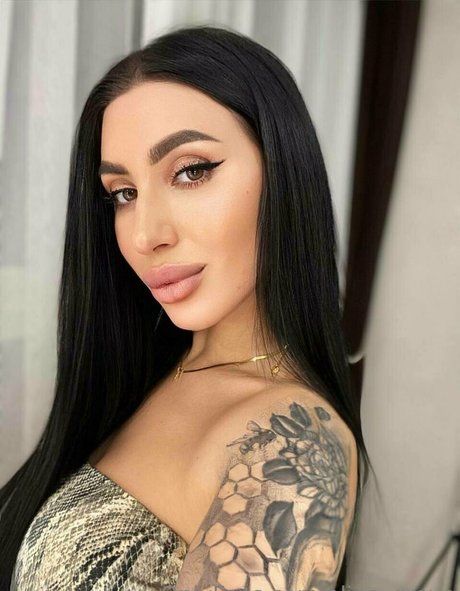 熟女オーガズムオンリーファンズ アート裸 写真